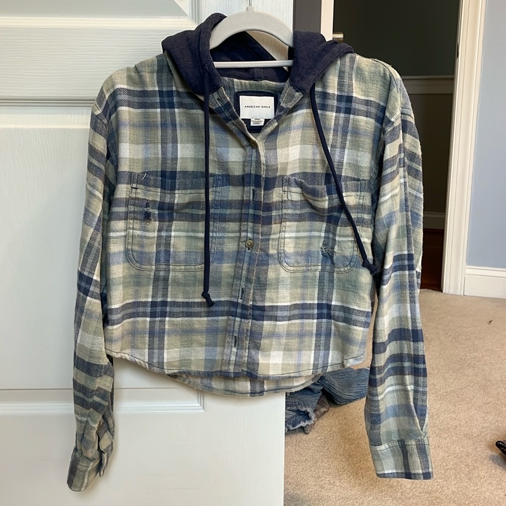 Cropped American eagle hooded flannel worn once